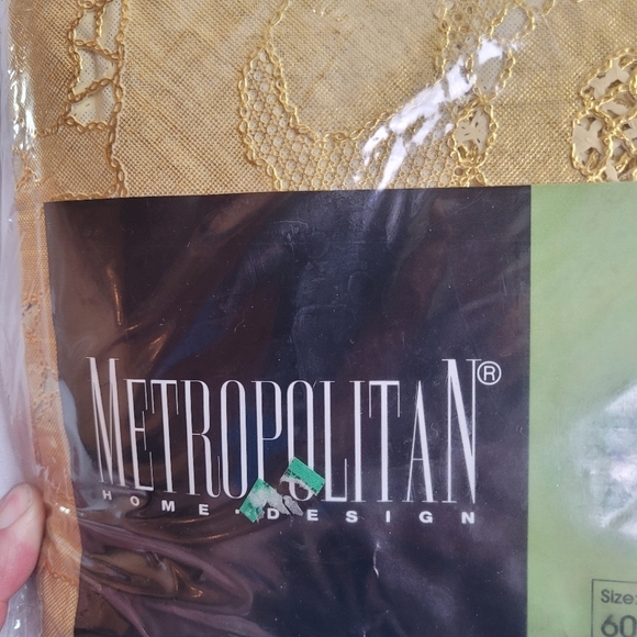 NIP Gold Mylar Vinyl Tablecloth Oblong 60" by 104" Lace Pattern - Picture 2 of 6